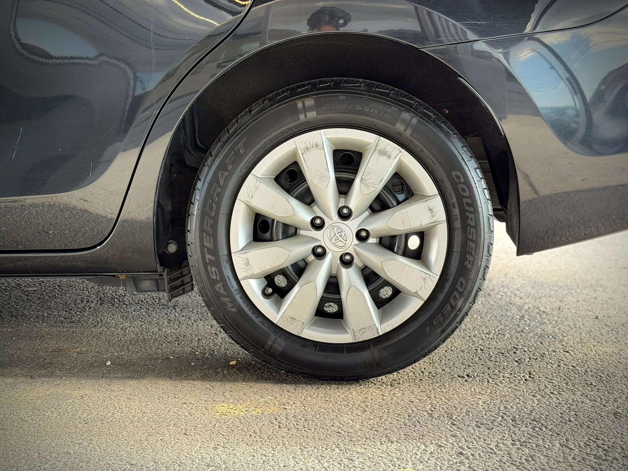 Used 2014 Toyota Corolla LE FWD image 26