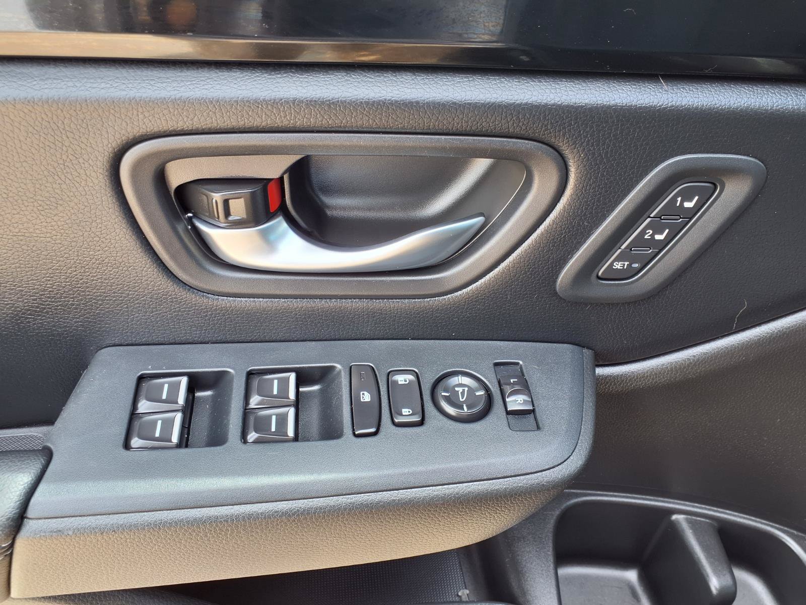 Used 2025 Honda Pilot EX-L image 22