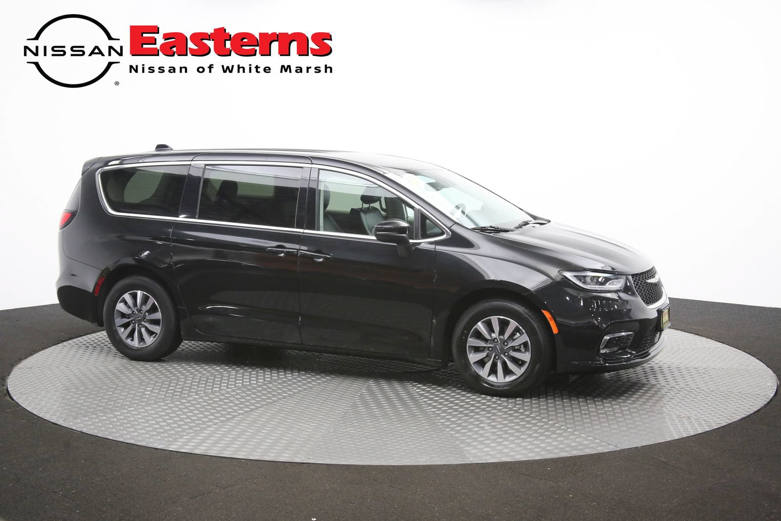 Used 2023 Chrysler Pacifica Touring-L FWD image 49
