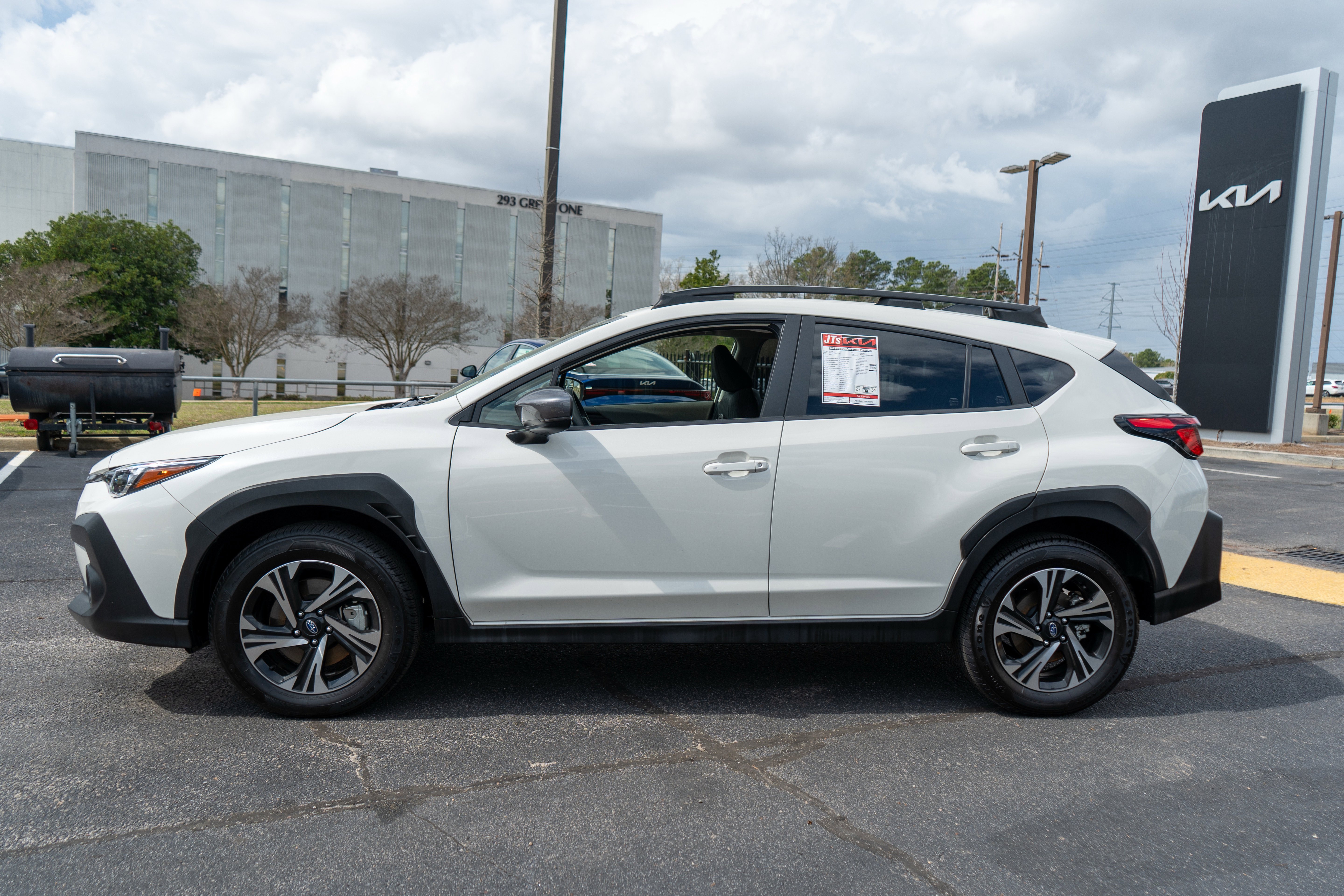 Used 2024 Subaru Crosstrek 2.0i Premium image 4