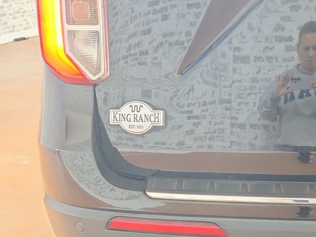 Used 2022 Ford Explorer King Ranch w/ Premium Technology Package image 6