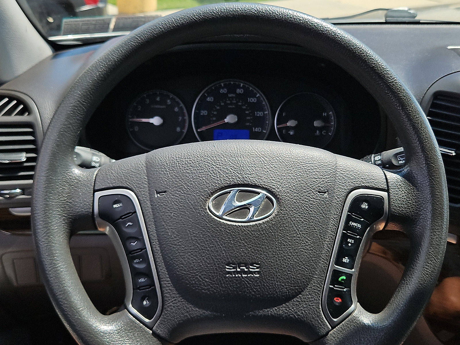 Used 2011 Hyundai Santa Fe GLS FWD image 17