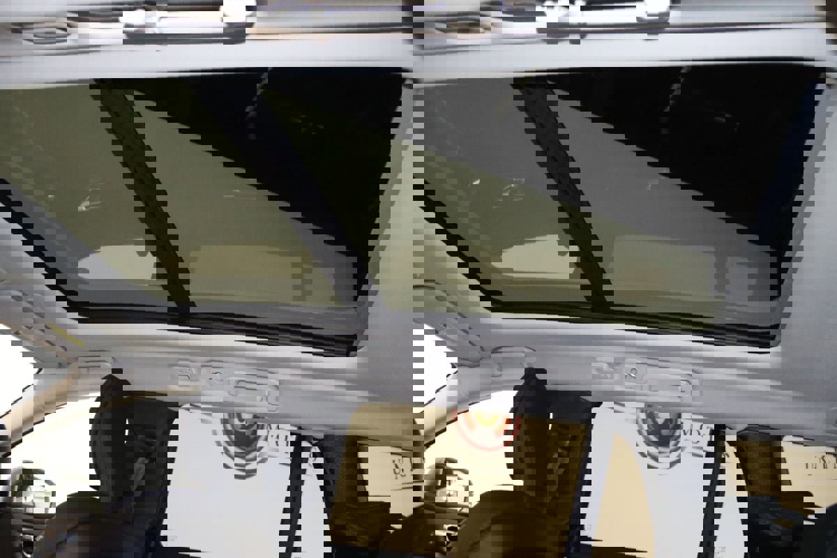 Used 2025 Volvo V60 B5 Cross Country Plus image 9