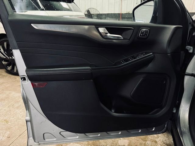 Used 2022 Ford Escape Titanium AWD/4WD image 13