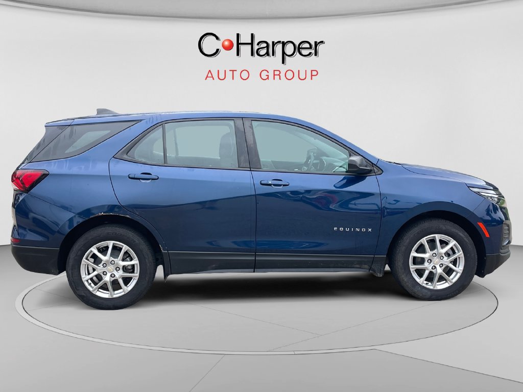 Used 2022 Chevrolet Equinox LS AWD/4WD image 2