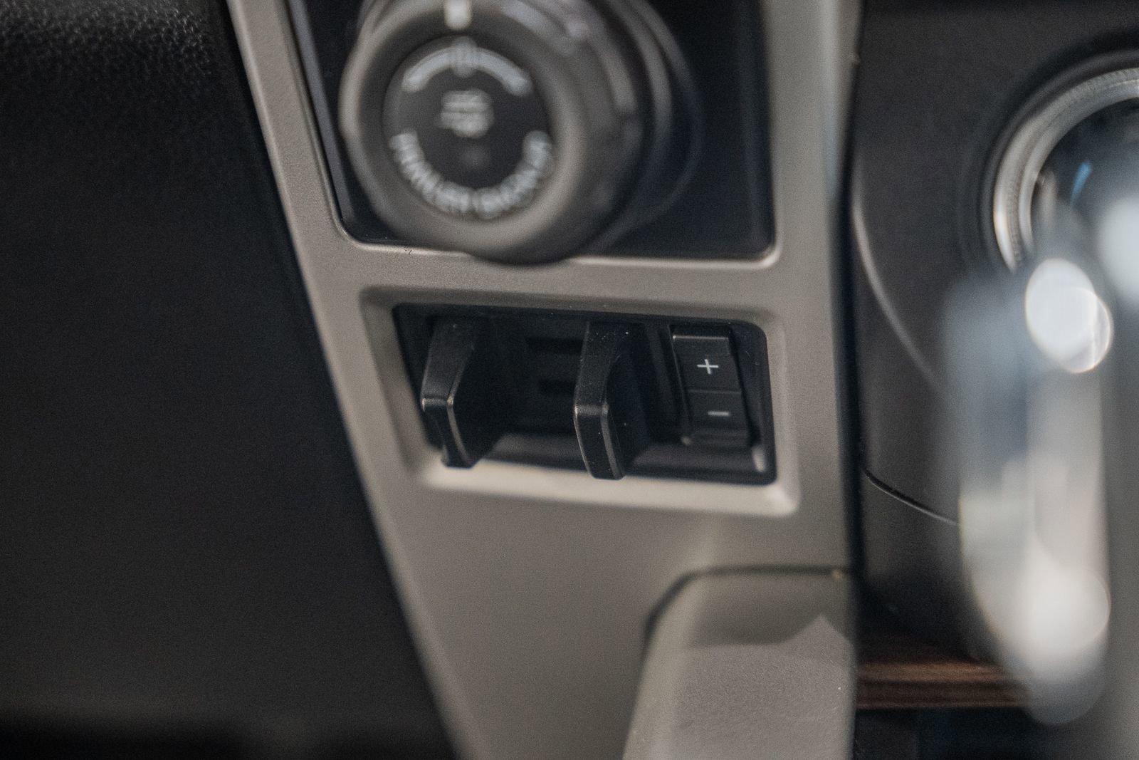 Used 2017 Ford F150 Lariat w/ Equipment Group 502A Luxury image 34