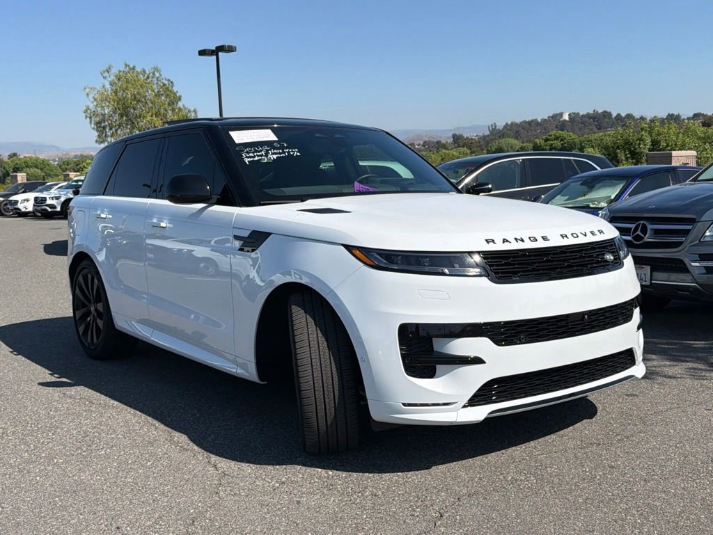 Used 2024 Land Rover Range Rover Sport Dynamic SE AWD/4WD image 3