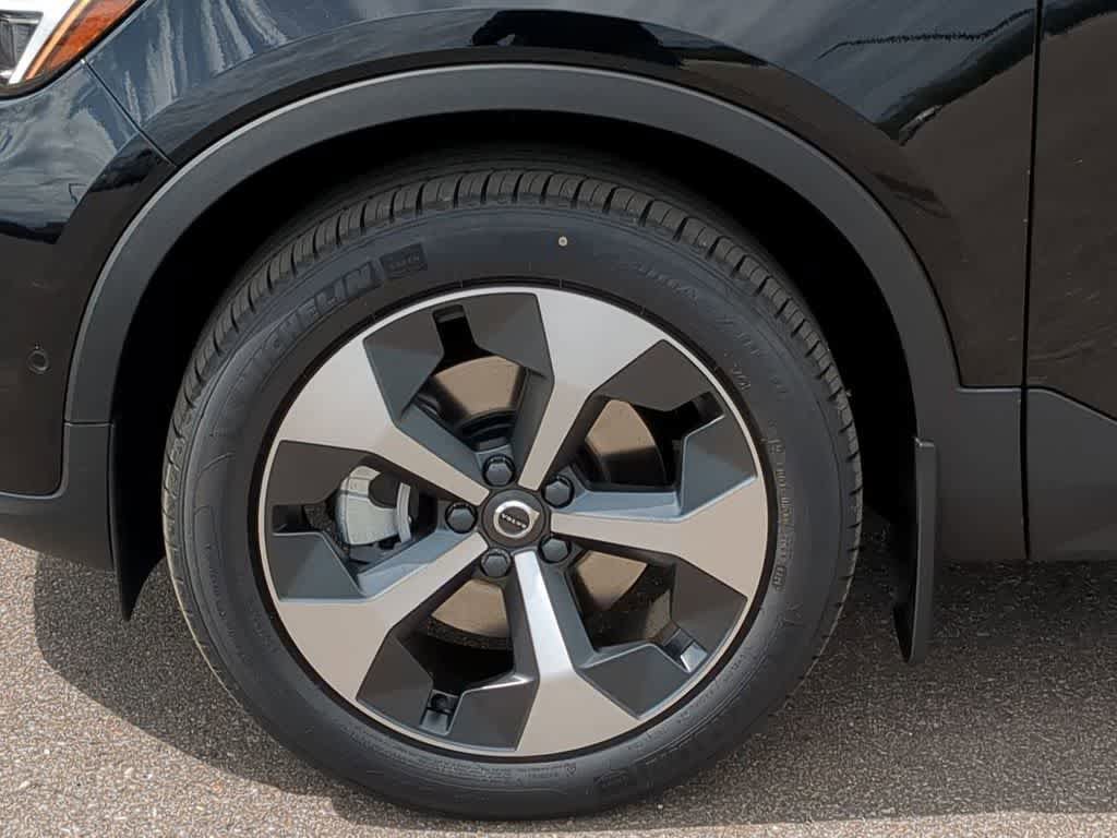 New 2026 Volvo XC40 B5 Plus w/ Protection Package Premier AWD/4WD image 13