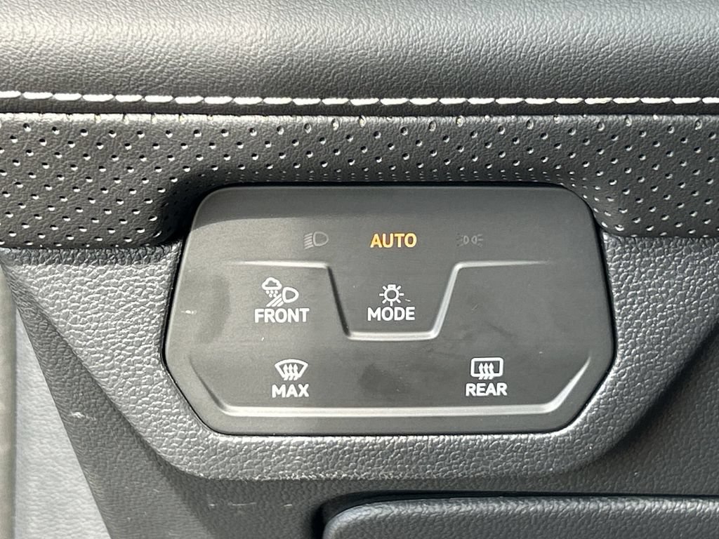 Used 2024 Volkswagen Atlas Cross Sport SE FWD image 17