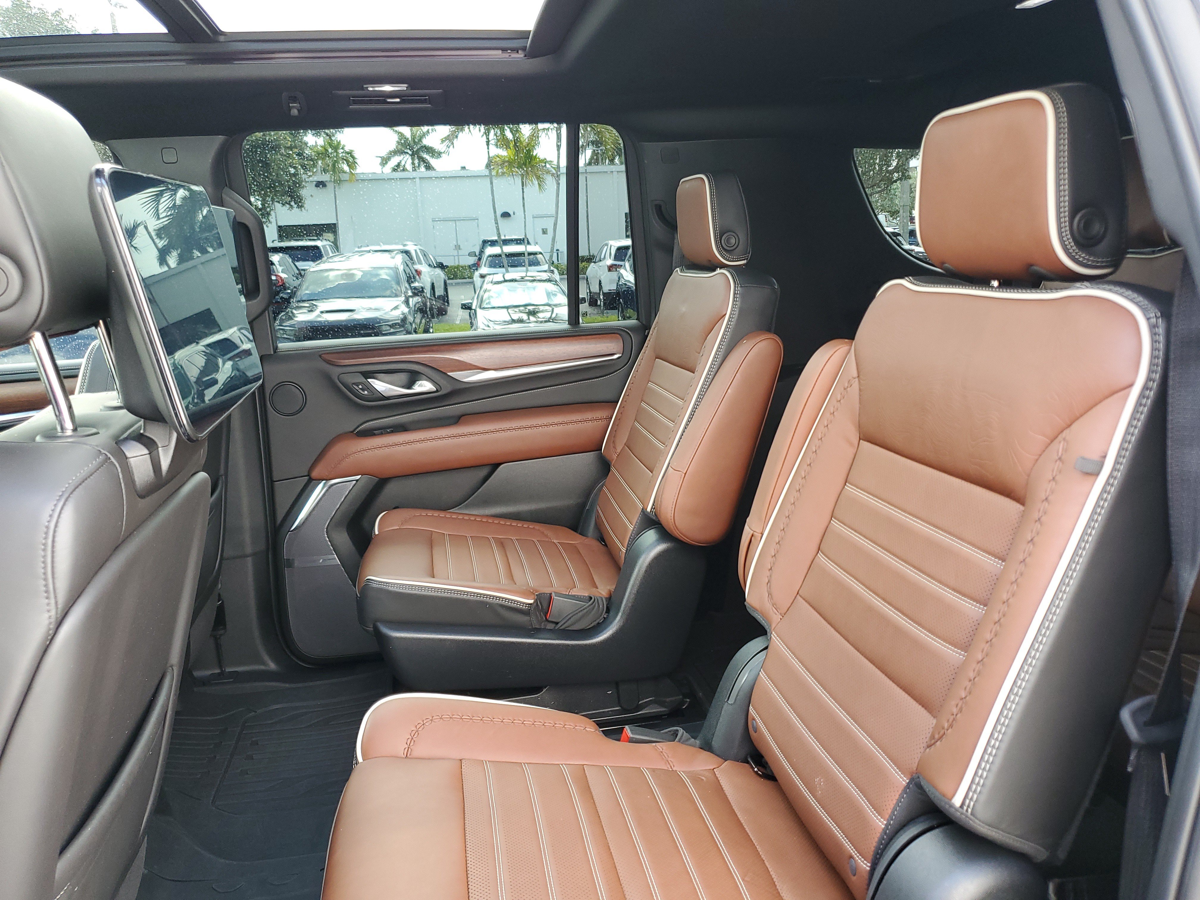 Used 2023 GMC Yukon XL Denali Ultimate w/ LPO, Floor Liner Package AWD/4WD image 15