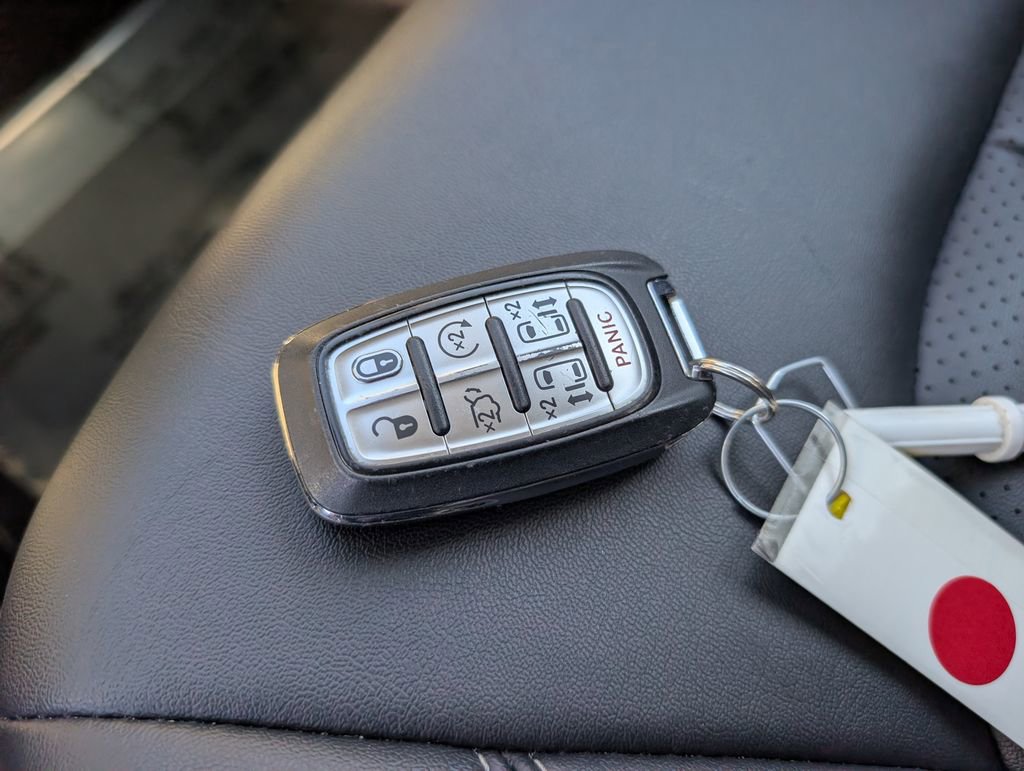 Used 2024 Chrysler Pacifica Touring-L image 30