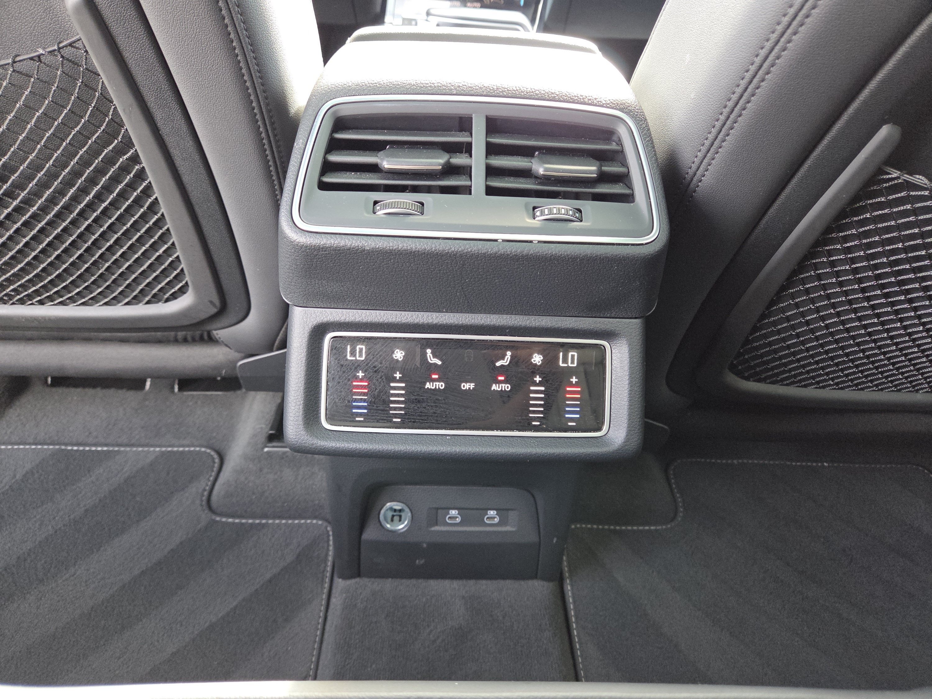 Used 2022 Audi e-tron Premium w/ Convenience Plus Package AWD/4WD image 29