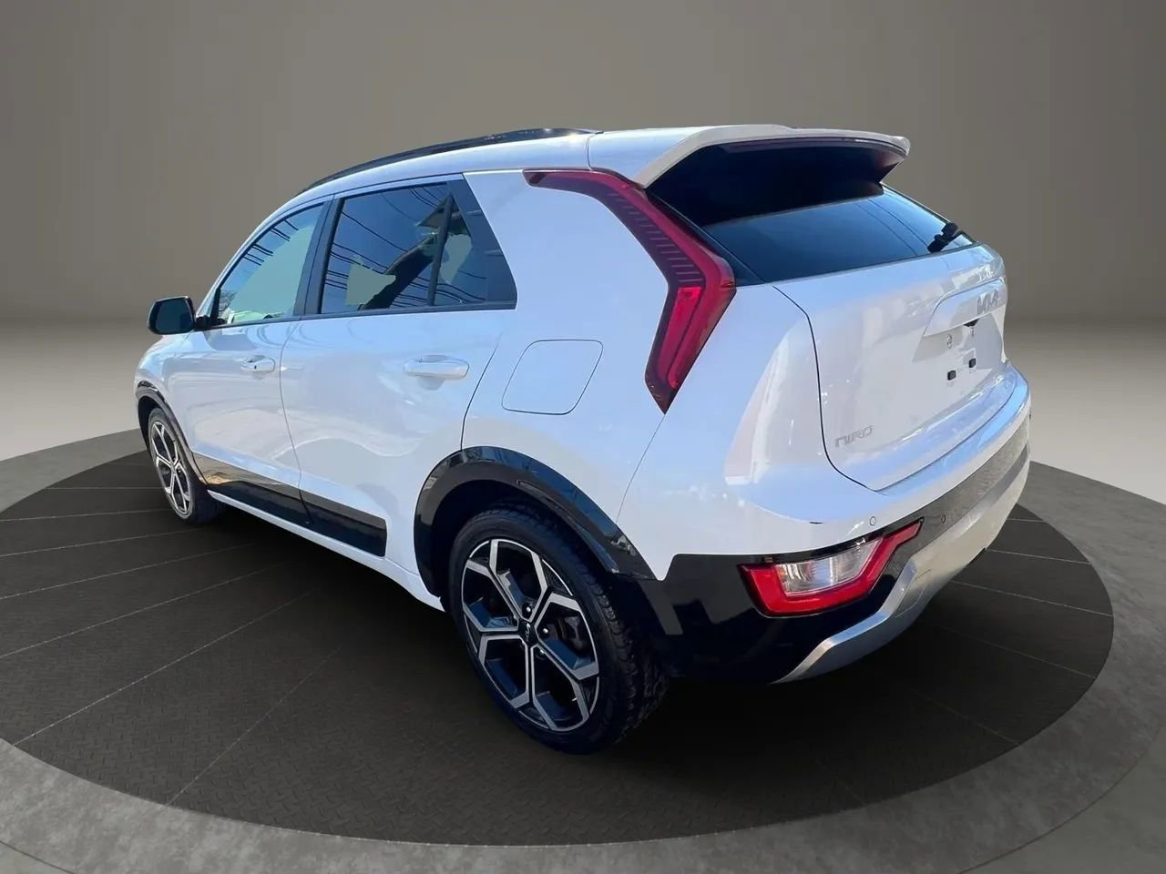 Used 2023 Kia Niro EX Touring FWD image 6