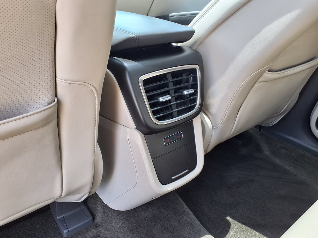 Used 2016 Lincoln MKX Reserve w/ Technology Package FWD image 17