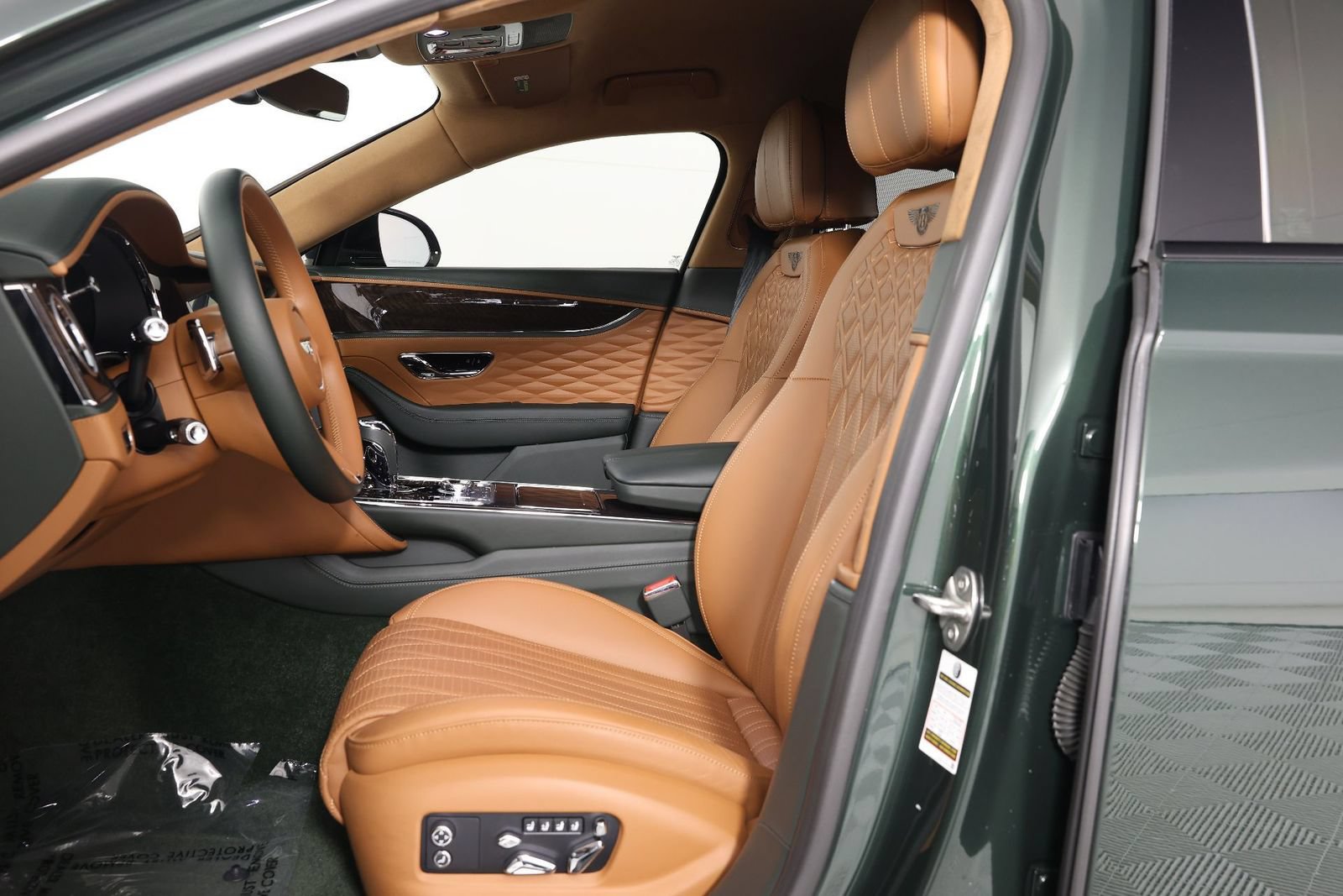 Certified 2023 Bentley Flying Spur S V8 AWD/4WD image 2