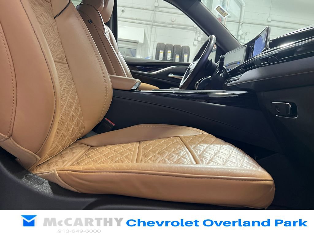 Used 2022 Cadillac Escalade Premium Luxury image 36