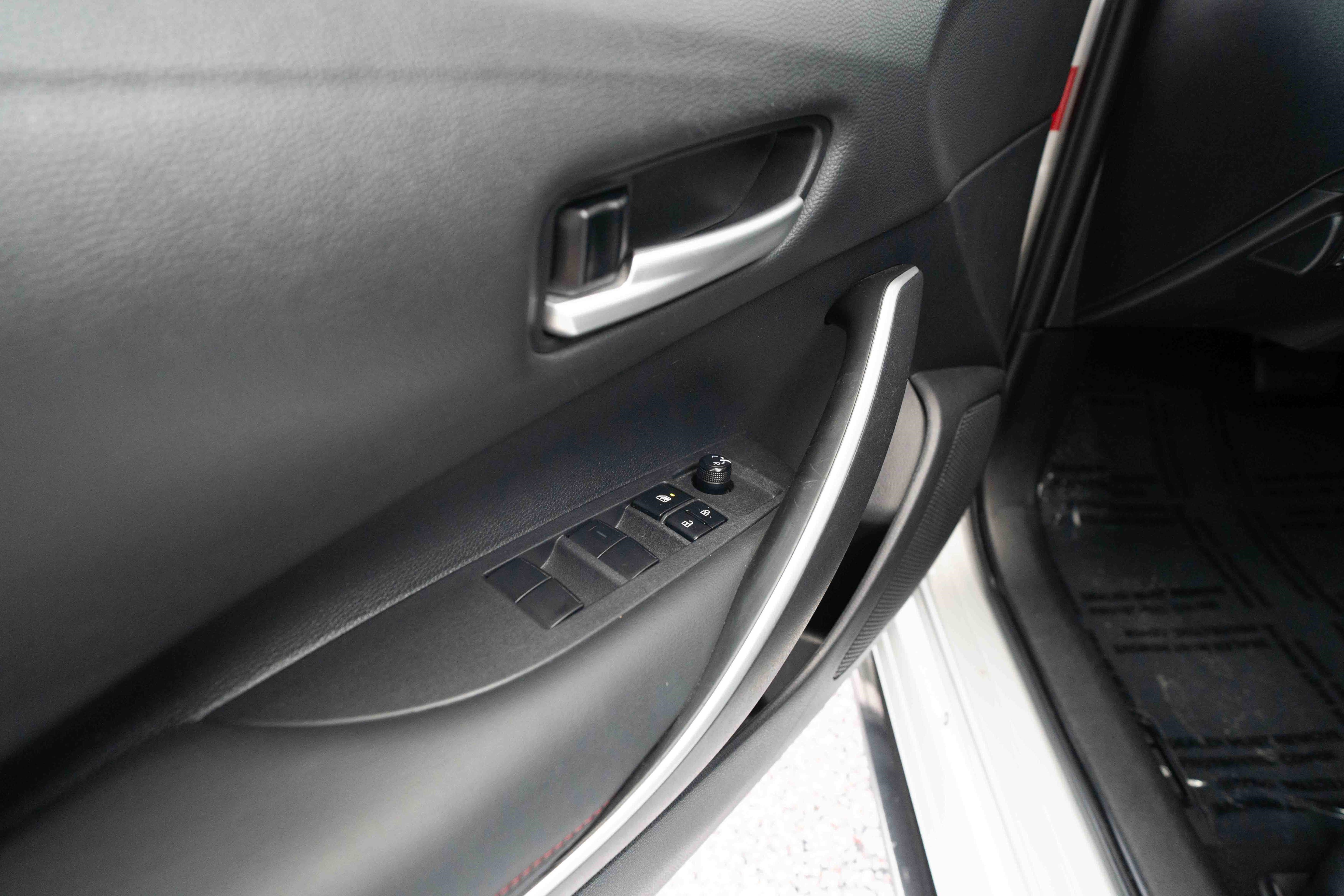 Used 2024 Toyota Corolla SE FWD image 7