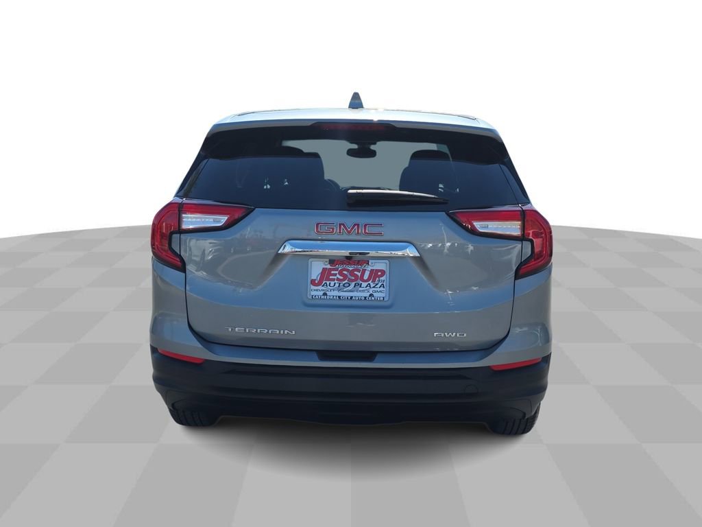 Used 2024 GMC Terrain SLE image 7