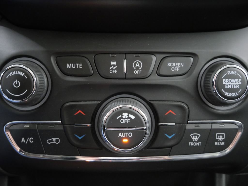 Used 2020 Jeep Cherokee Limited AWD/4WD image 20
