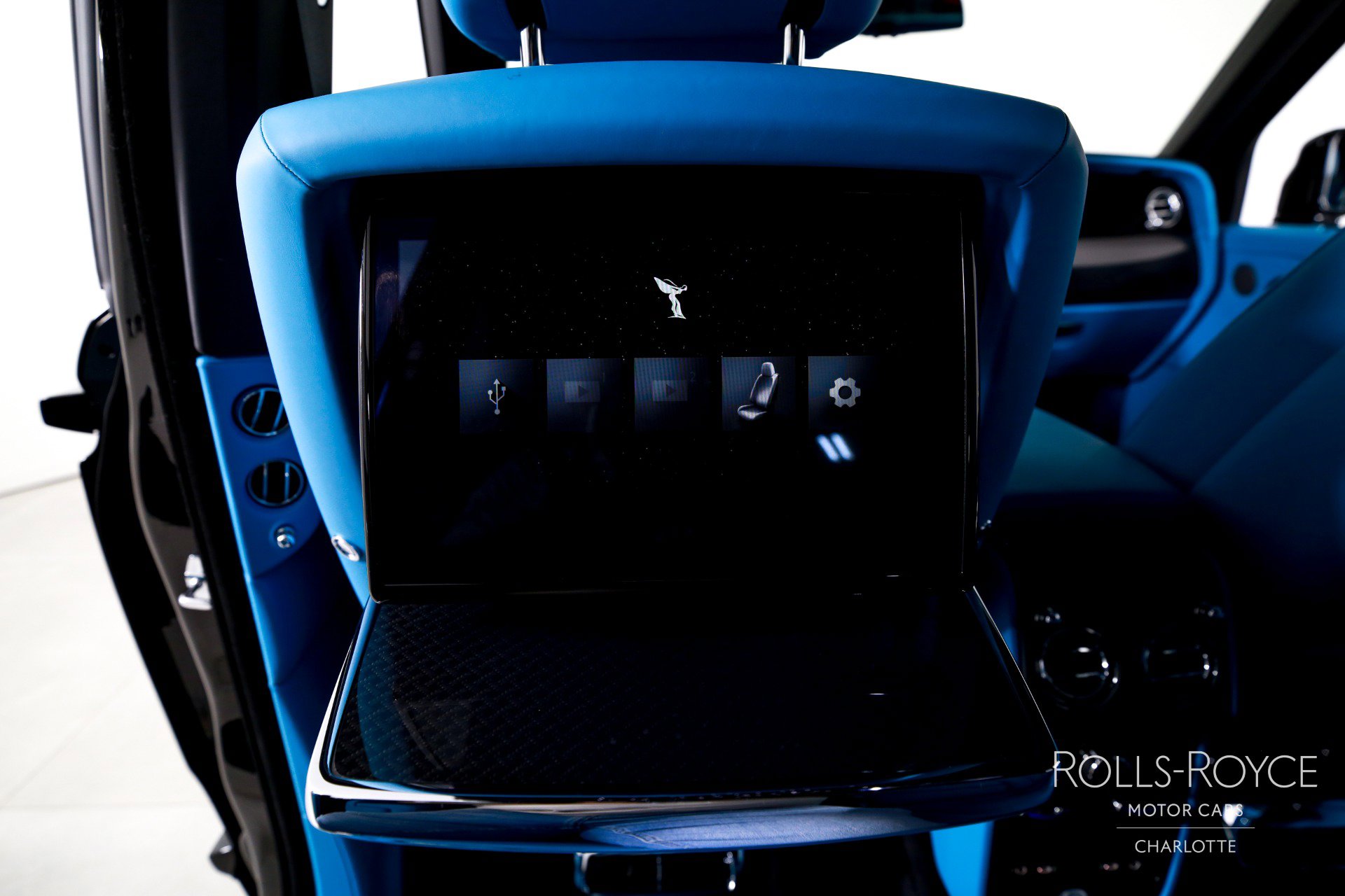 New 2026 Rolls-Royce Cullinan Black Badge image 21