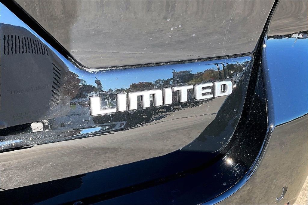 New 2025 Jeep Grand Cherokee Limited image 12