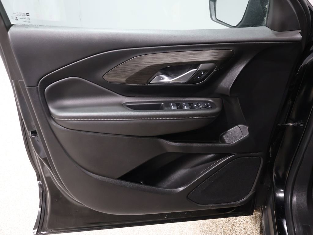 Used 2024 GMC Terrain SLE image 13