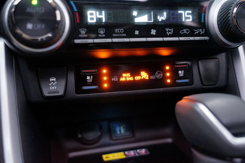 Used 2023 Toyota RAV4 Limited image 41