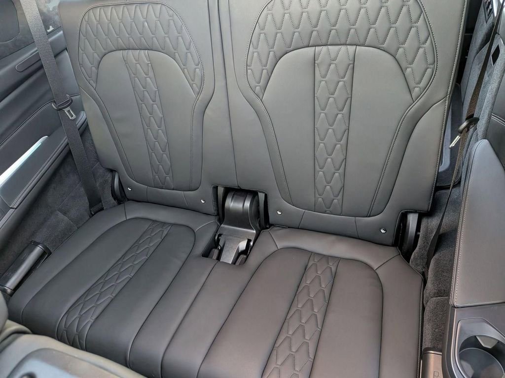 Used 2025 BMW X7 M60i w/ Climate Comfort Package AWD/4WD image 30