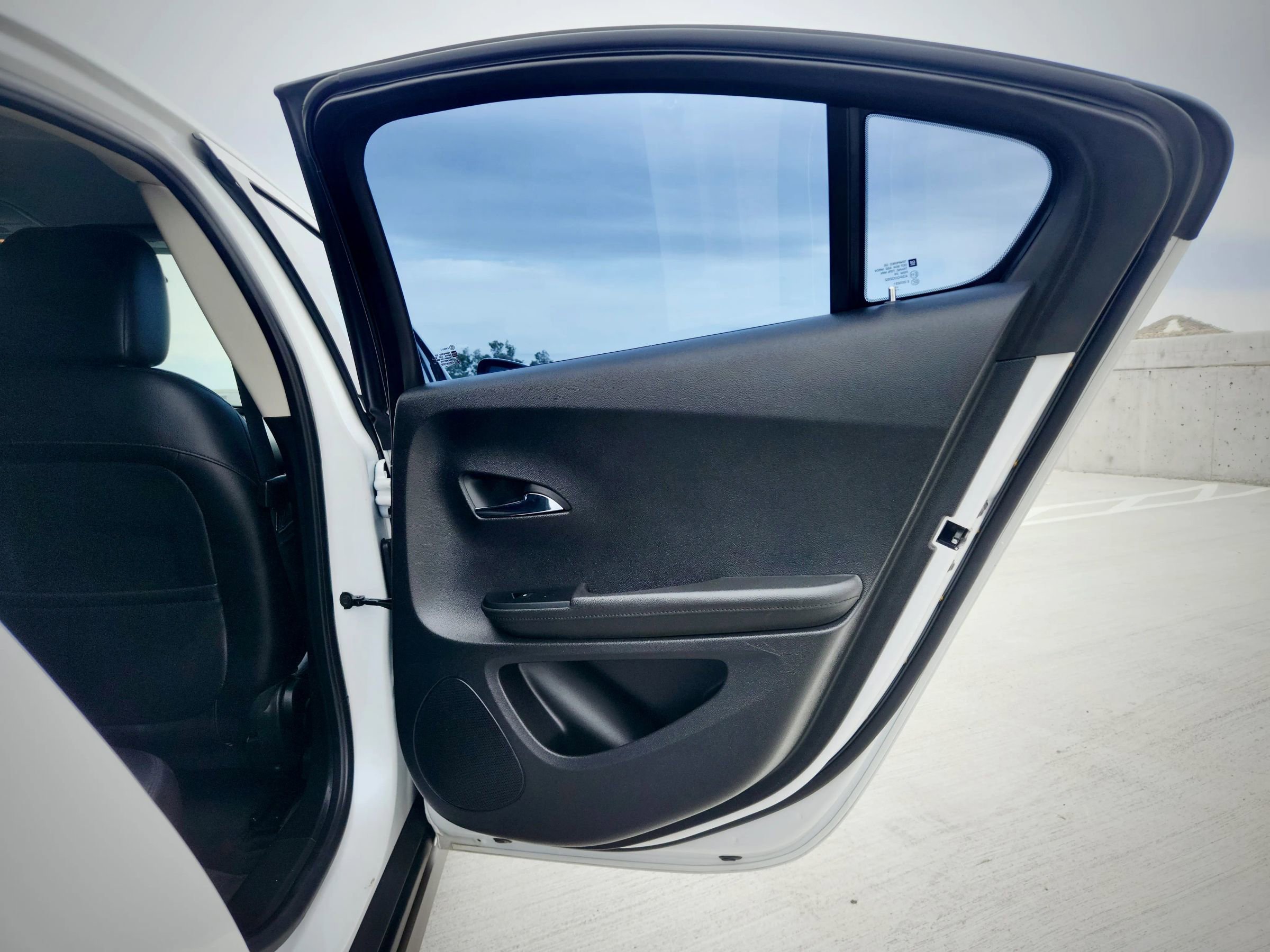 Used 2015 Chevrolet Volt Premium w/ Premium Trim Package FWD image 27