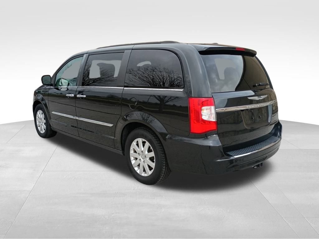 Used 2015 Chrysler Town & Country Touring w/ Driver Convenience Group image 3