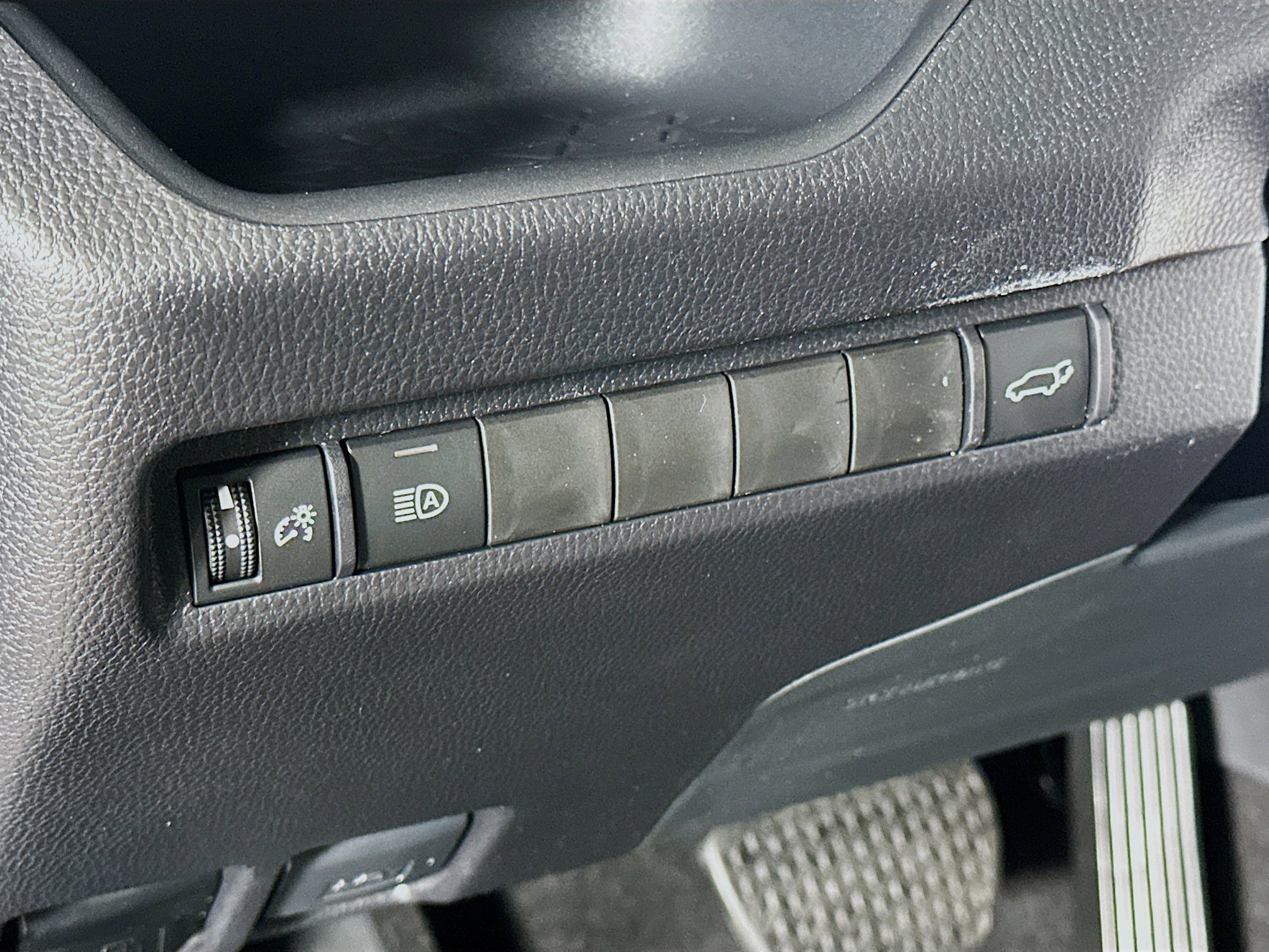 Used 2025 Toyota RAV4 XLE w/ Convenience Package FWD image 17