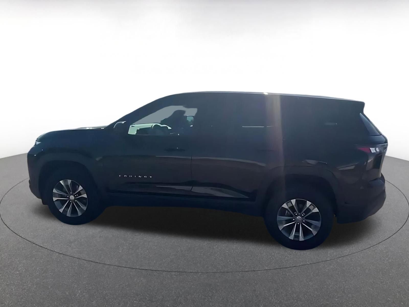Used 2025 Chevrolet Equinox LT FWD image 9