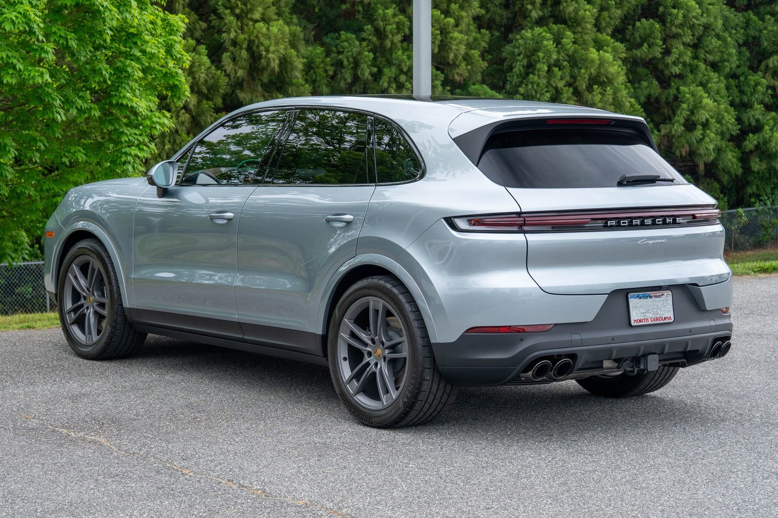 Certified 2024 Porsche Cayenne AWD/4WD image 3