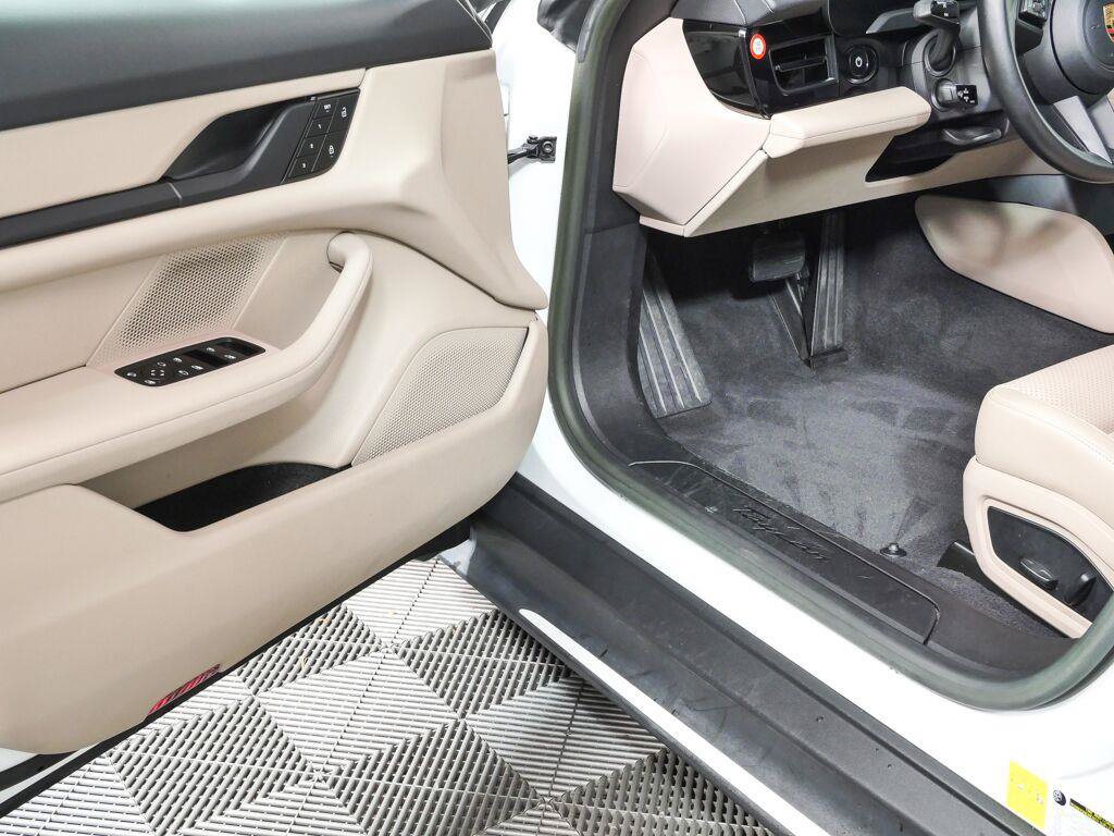 Certified 2022 Porsche Taycan RWD image 7