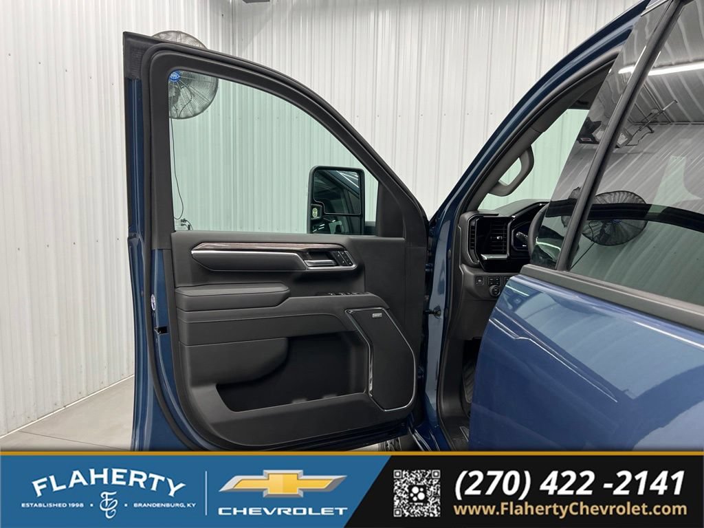 Used 2025 Chevrolet Silverado 2500 LTZ w/ Trail Boss Package AWD/4WD image 8