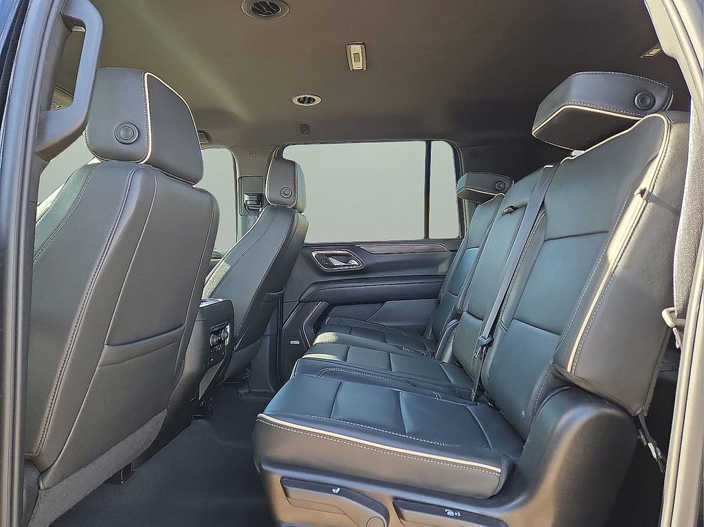 Used 2024 Chevrolet Suburban Premier image 16