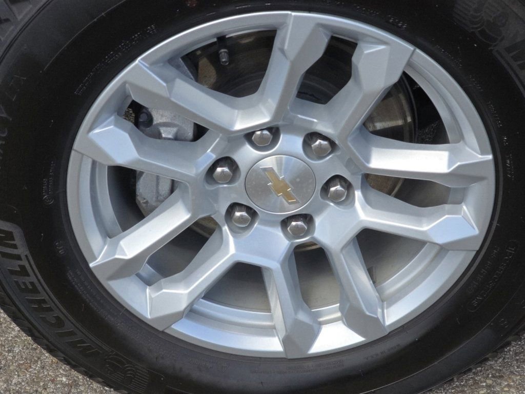 Used 2023 Chevrolet Silverado 1500 LT AWD/4WD image 15