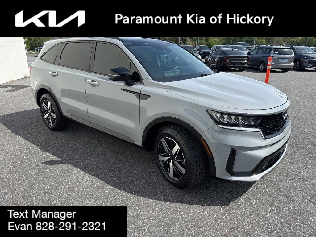Used 2023 Kia Sorento EX w/ Panoramic Sunroof Package image 3