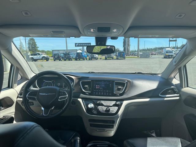 Used 2018 Chrysler Pacifica Touring-L Plus FWD image 24