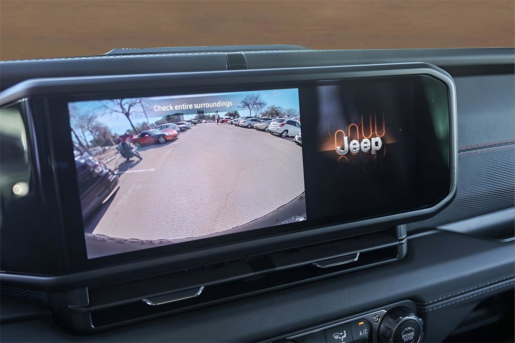 Used 2025 Jeep Wrangler Unlimited Rubicon w/ XTREMEE 35" Tire Package image 16