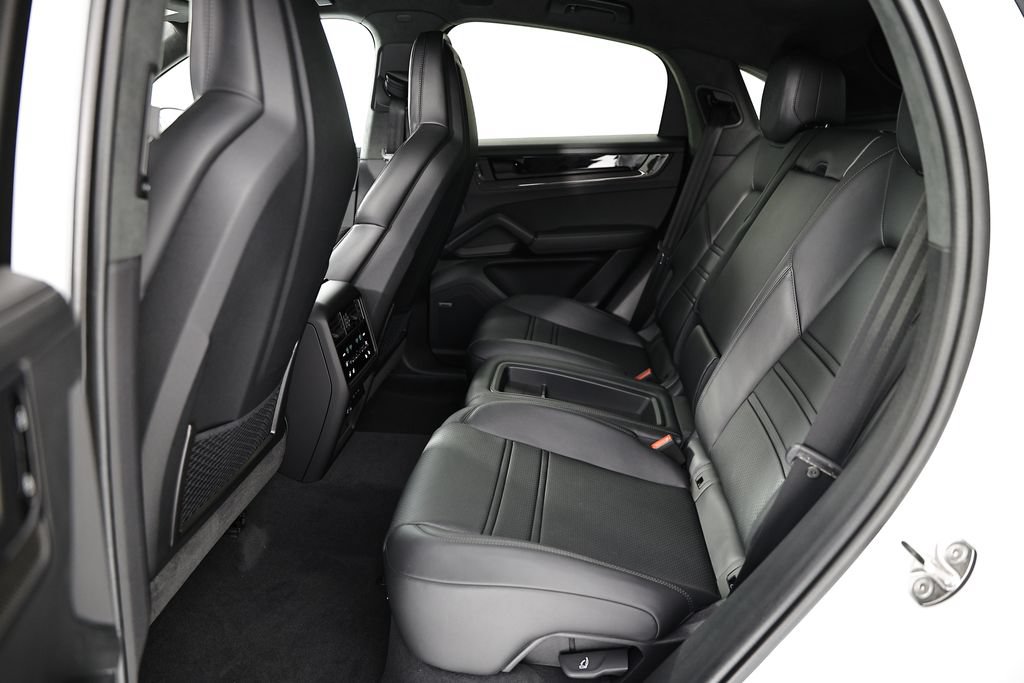 New 2026 Porsche Cayenne GTS AWD/4WD image 27