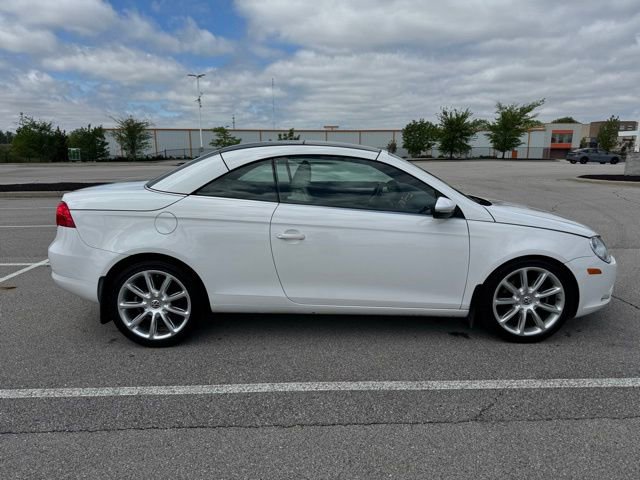 Used 2010 Volkswagen Eos Lux FWD image 11