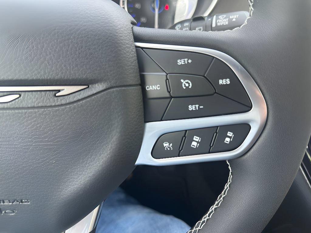 New 2027 Chrysler Pacifica Select FWD image 29