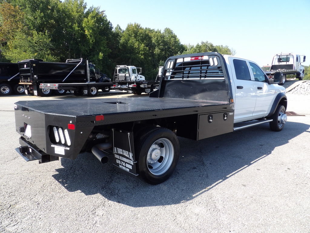 Used 2024 RAM 5500 Tradesman w/ Chrome Appearance Group AWD/4WD image 8