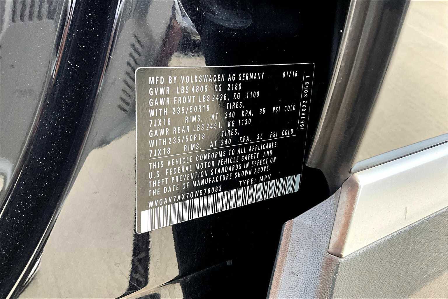 Used 2016 Volkswagen Tiguan SE image 32