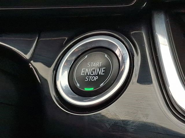 Certified 2025 Chevrolet Trax RS w/ Sunroof Package FWD image 19