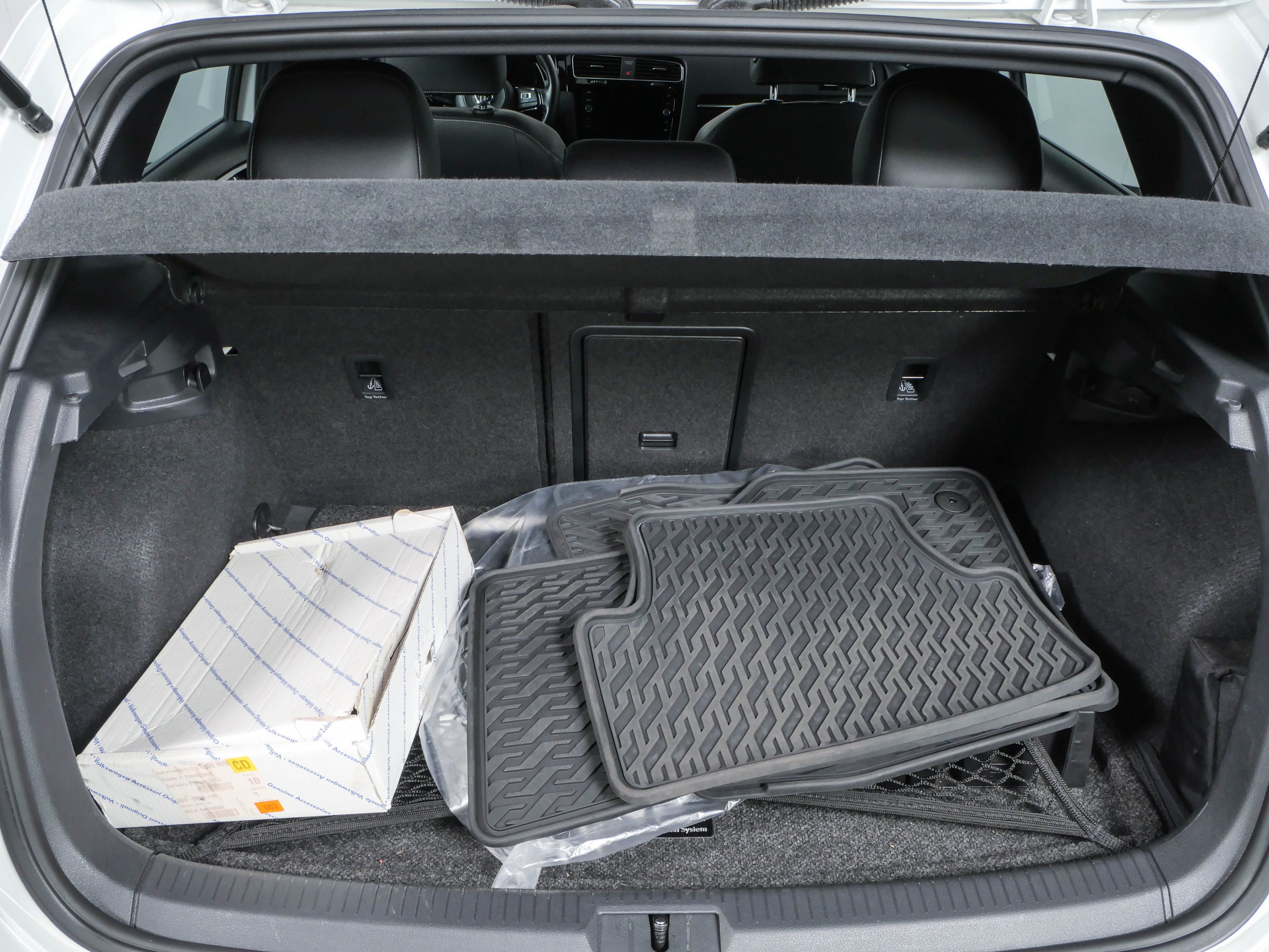 Used 2019 Volkswagen Golf R 4-Door AWD/4WD image 32