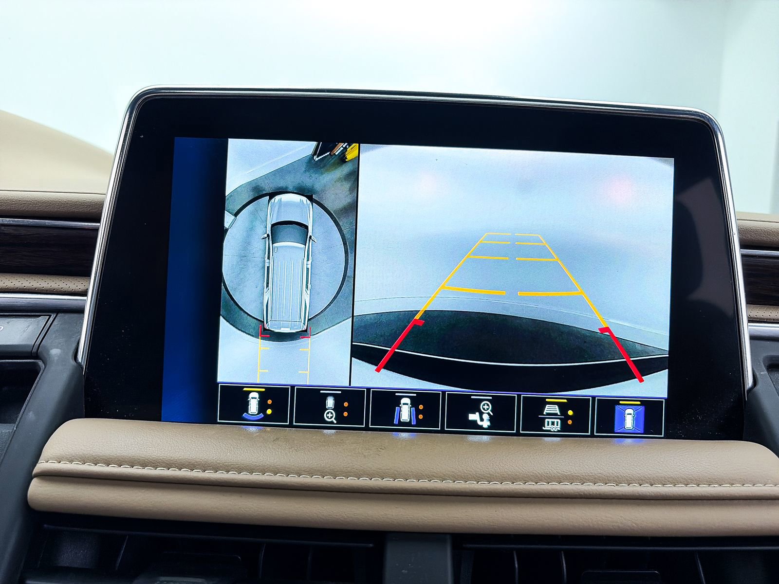 Used 2023 Chevrolet Suburban Premier w/ Premium Package image 9