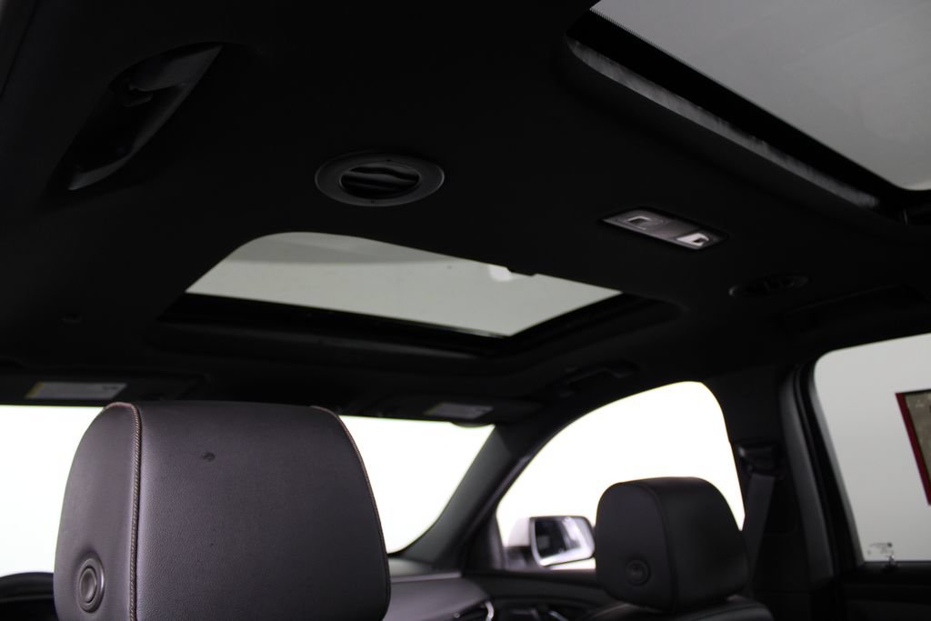 Used 2023 Chevrolet Traverse High Country FWD image 24