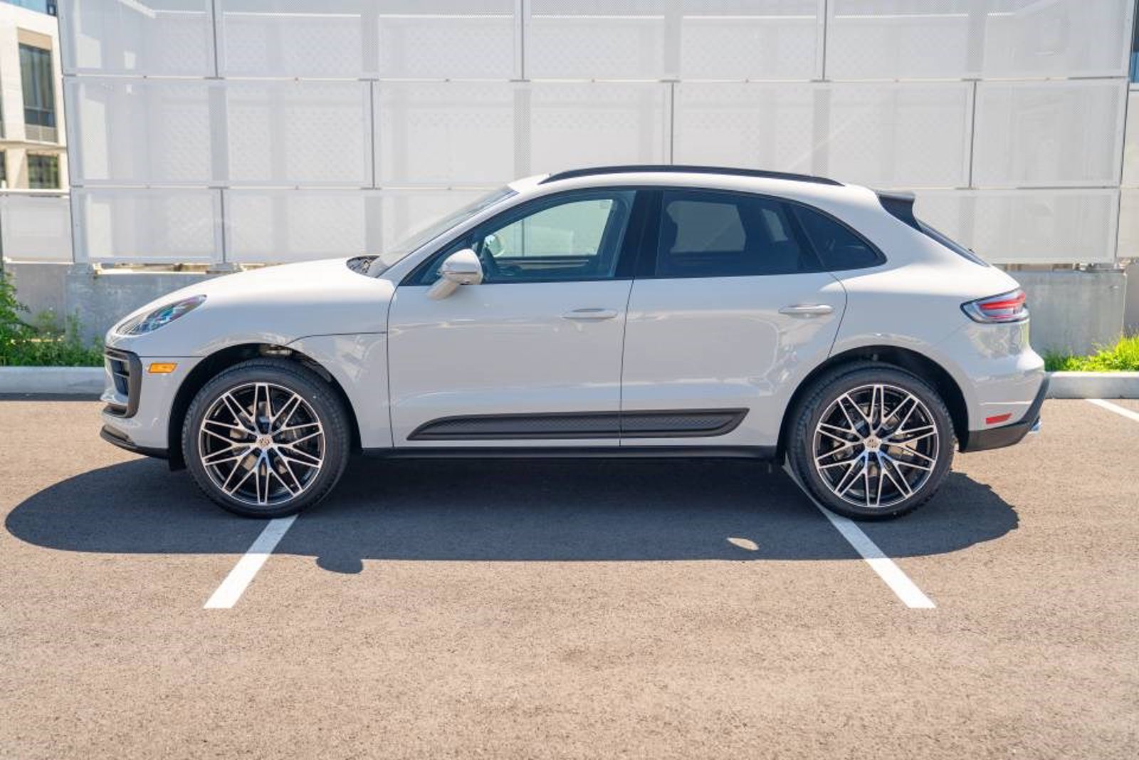 New 2026 Porsche Macan AWD/4WD image 2